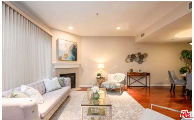 4732 Radford Avenue, Valley Village CA: https://media.crmls.org/mediaz/342073cd-96f9-43fe-b7df-456bfcffb124.jpg