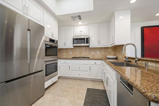 7 Dartmouth Drive, Rancho Mirage CA: https://media.crmls.org/mediaz/3420d749-b3f4-4937-a3e3-3b04119b51f1.jpg