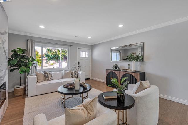 581 Kirk Ave, Sunnyvale CA: https://media.crmls.org/mediaz/34212deb-0a62-482d-9798-cabc82430f2f.jpg