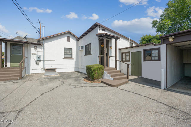 1430 Pepper Drive, Pasadena CA: https://media.crmls.org/mediaz/34215103-5427-428b-a8c1-3975978868b2.jpg