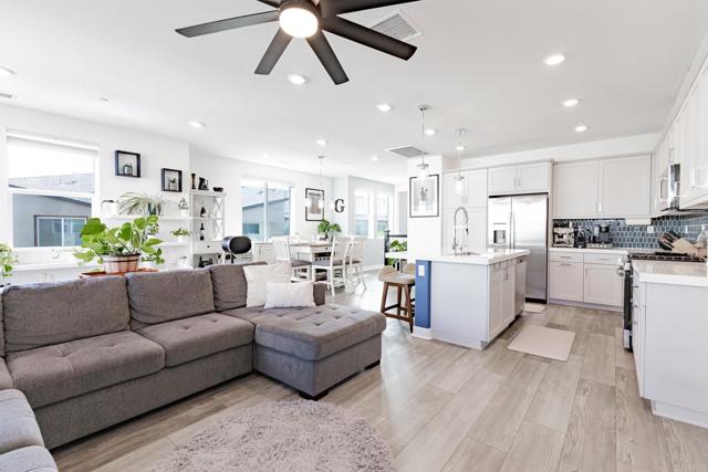 Detail Gallery Image 17 of 51 For 10405 Galen Way, San Diego,  CA 92126 - 3 Beds | 3 Baths