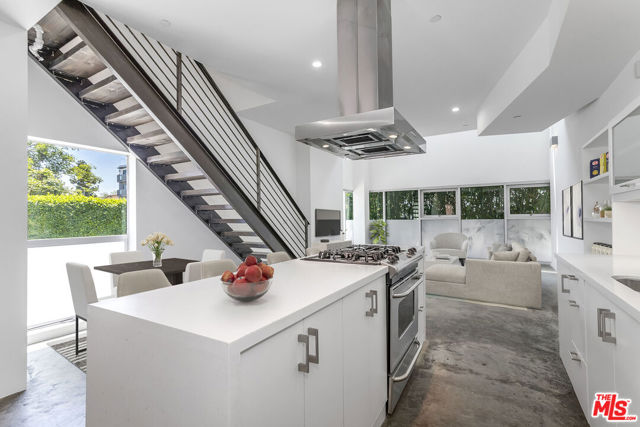 803 Wilcox Avenue, Los Angeles CA: https://media.crmls.org/mediaz/34220417-e0e1-4908-ac68-304f4b12dd00.jpg