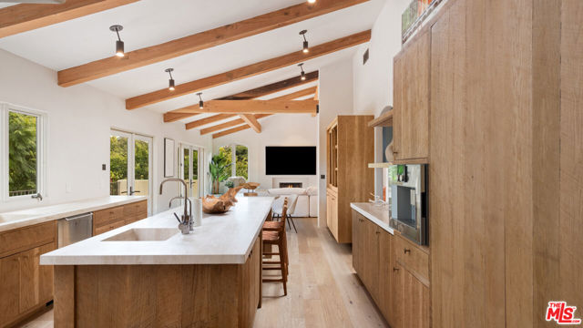 7046 Grasswood Avenue, Malibu CA: https://media.crmls.org/mediaz/3422530c-d736-42eb-9b0f-d6c1b98ec50c.jpg