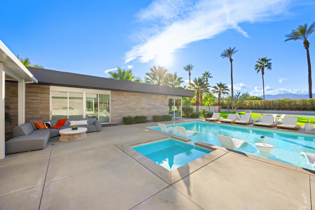 51165 Evangeline Way, La Quinta CA: https://media.crmls.org/mediaz/3422f0ef-fa36-4022-8f2a-e52ca7d4544a.jpg
