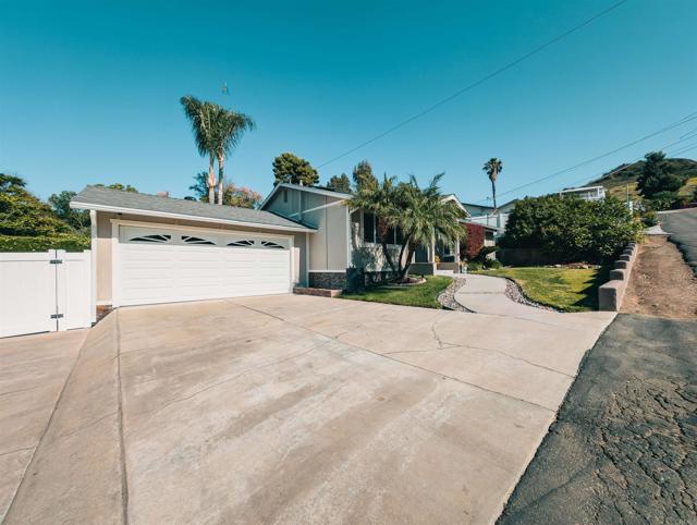 8635 La Butte Lane, Santee CA: https://media.crmls.org/mediaz/34231ee3-e3dc-4a67-96d7-265b83b95330.jpg