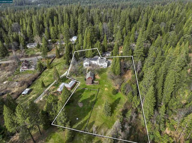 11417 Red Dog Rd, Nevada City CA: https://media.crmls.org/mediaz/34232a93-4087-44b9-9411-bb18a054be13.jpg