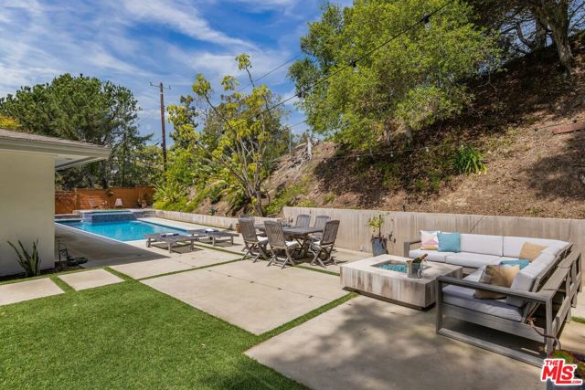 874 N Norman Place, Los Angeles CA: https://media.crmls.org/mediaz/342357d8-f1d3-4db8-8f5b-0cca5a4360be.jpg