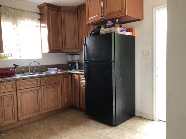 361 E Guava Street, Oxnard CA: https://media.crmls.org/mediaz/34238cae-4d70-4365-b685-f7e4addfad7e.jpg