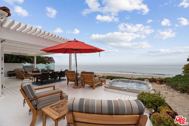 22416 Pacific Coast Highway, Malibu CA: https://media.crmls.org/mediaz/34243687-026a-47f1-9e89-a10c2a54e9aa.jpg