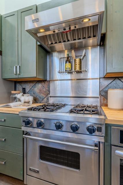 647 Canyon Drive, Pacifica CA: https://media.crmls.org/mediaz/3425810f-eabf-4d34-8f72-a412f67df285.jpg