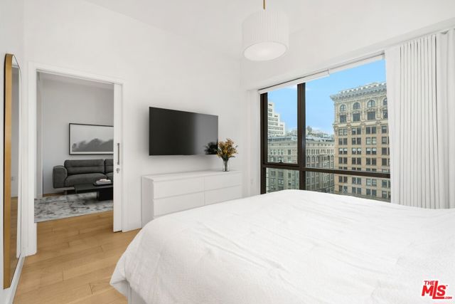 400 S Broadway, Los Angeles CA: https://media.crmls.org/mediaz/34259bf2-17fc-44e3-bfe4-b777711325f5.jpg