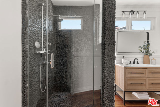 7363 W 87th Place, Los Angeles CA: https://media.crmls.org/mediaz/3425fe16-e1fc-49ec-ac37-674b0816c75d.jpg