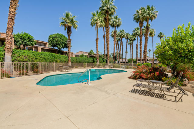 73438 Foxtail Lane, Palm Desert CA: https://media.crmls.org/mediaz/34260422-0ab0-4074-9137-89d9098d9c24.jpg