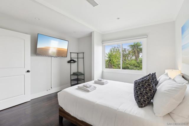 4611 Santa Cruz Ave, San Diego CA: https://media.crmls.org/mediaz/34264100-c047-41f2-8448-cfae9ca7922b.jpg