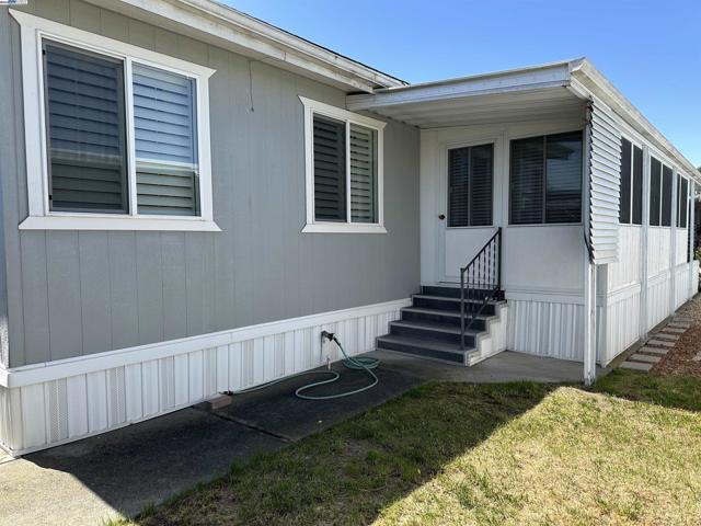 28952 Whitecliff Rd., Hayward CA: https://media.crmls.org/mediaz/3426a0a6-d234-404e-b417-7aff1fa95a57.jpg
