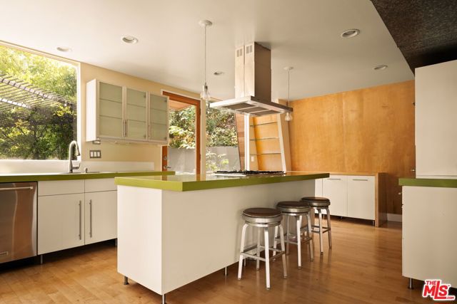 3990 Clayton Avenue, Los Angeles CA: https://media.crmls.org/mediaz/34284242-6fc9-468f-a0b6-2e0c245d1d64.jpg