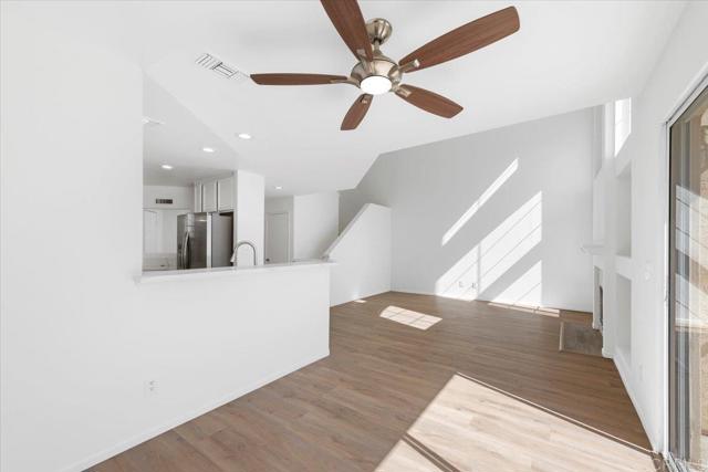 Detail Gallery Image 12 of 44 For 1275 Natoma Way #B,  Oceanside,  CA 92057 - 3 Beds | 2/1 Baths