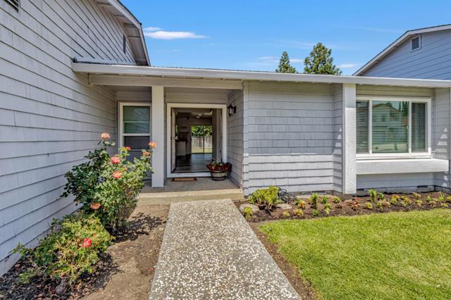 6608 Neptune Court, San Jose CA: https://media.crmls.org/mediaz/34288385-994a-40bd-8230-9af21bcd71f0.jpg
