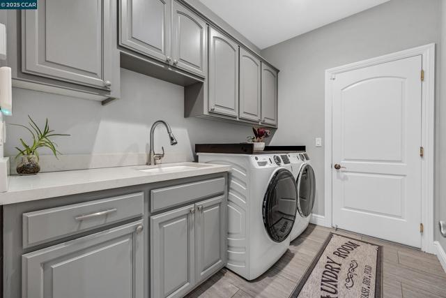 10 Woodside Dr, Danville CA: https://media.crmls.org/mediaz/3428eb8b-097c-4bd2-826e-c0108f165770.jpg