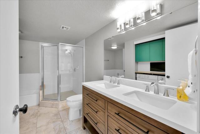 204 Lakecrest Lane, Palm Desert CA: https://media.crmls.org/mediaz/342912bc-56c4-4bd6-af2a-44ec0439d5c4.jpg