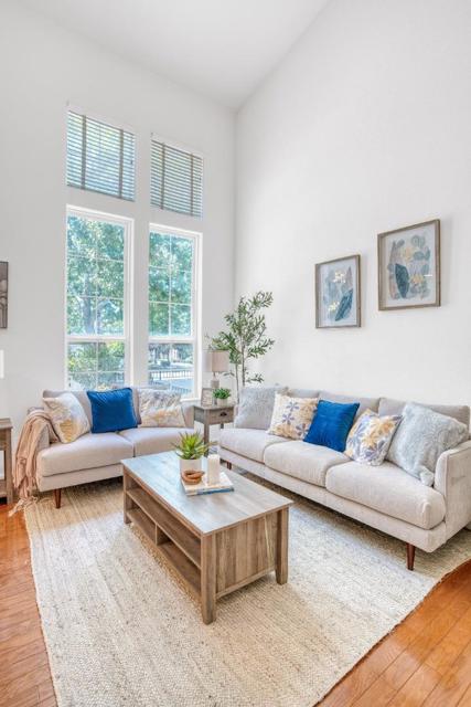 3948 Mosher Drive, San Jose CA: https://media.crmls.org/mediaz/34294acc-5ea7-4b7a-b17e-546c48396303.jpg