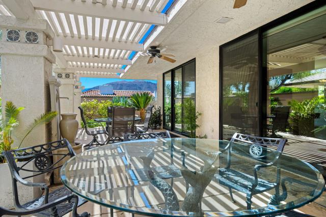 19 Cornell Drive, Rancho Mirage CA: https://media.crmls.org/mediaz/34294f00-4aac-4dc8-904e-06f2798af157.jpg