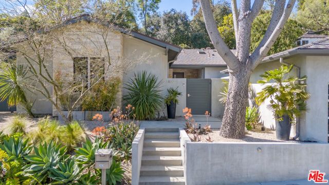 2829 Westbrook Avenue, Los Angeles CA: https://media.crmls.org/mediaz/34295df6-9944-4db5-b2b1-204e683b9fd5.jpg