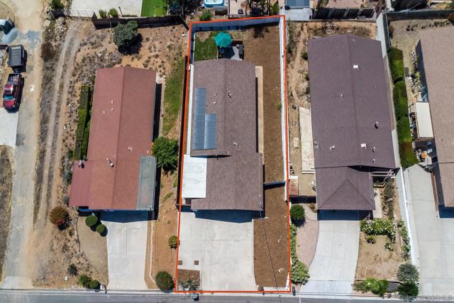 1210 Maria Ave, Spring Valley CA: https://media.crmls.org/mediaz/3429d2f2-6a4a-4342-9bec-6c8361e4bc0d.jpg