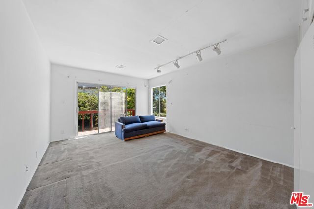 3512 Inglewood Boulevard, Los Angeles CA: https://media.crmls.org/mediaz/342a0b42-5c32-46fb-9944-1f8a9dea896e.jpg