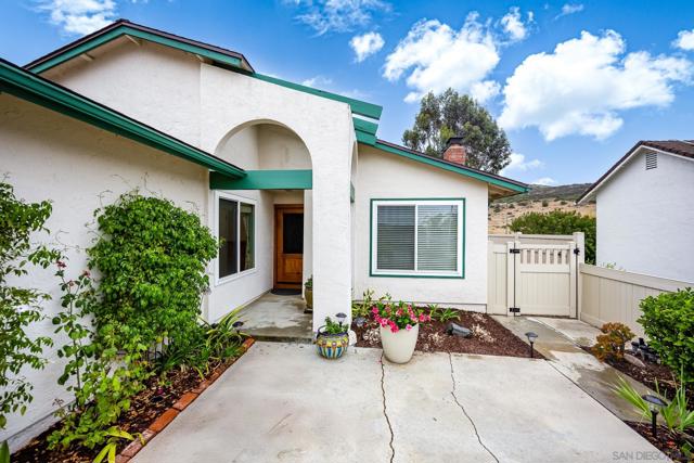 14543 High Pine St, Poway CA: https://media.crmls.org/mediaz/342a114d-5e46-41c4-93de-69ecda210cef.jpg