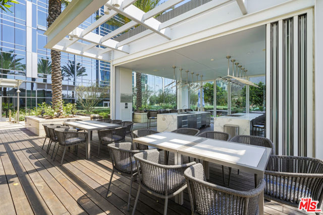 877 Francisco Street, Los Angeles CA: https://media.crmls.org/mediaz/342a6fa6-9fa8-431b-a999-de354f32ce84.jpg