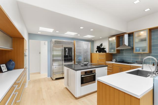 Detail Gallery Image 20 of 58 For 6028 Beaumont Ave, La Jolla,  CA 92037 - 5 Beds | 4 Baths