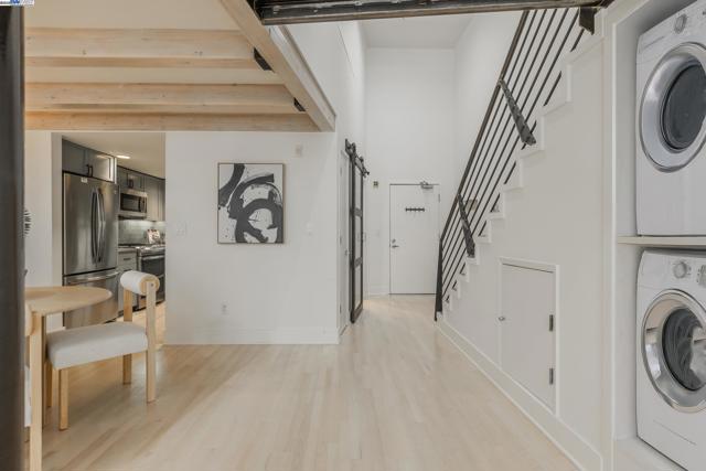 999 16Th St, San Francisco CA: https://media.crmls.org/mediaz/342acee0-2df2-45b1-9769-0fa41d539ba7.jpg