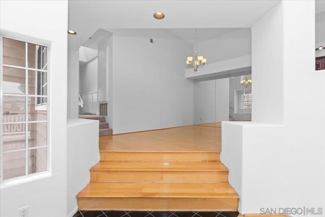 8585 Via Mallorca, La Jolla CA: https://media.crmls.org/mediaz/342b113d-4644-4141-83e0-850ce8ab0339.jpg