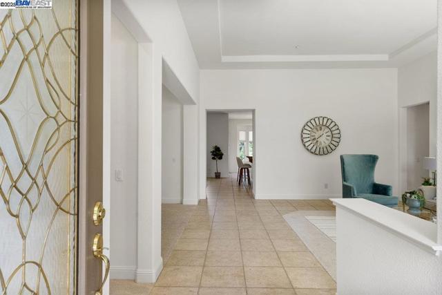 1123 Burghley Ln, Brentwood CA: https://media.crmls.org/mediaz/342bbe0e-6d36-437a-a0db-d8af74884dc1.jpg