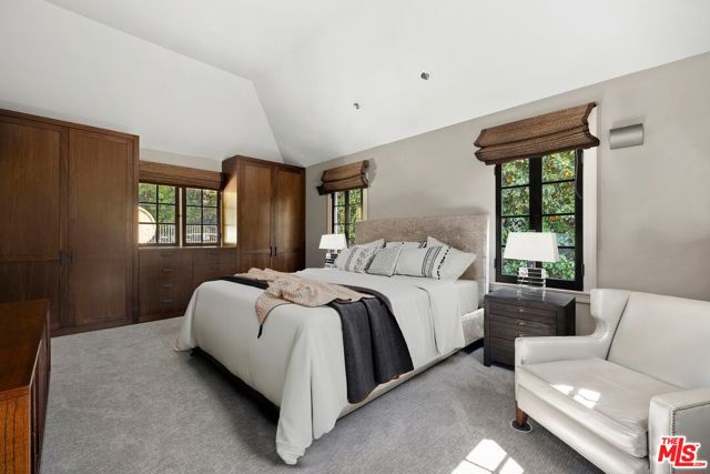 3300 N Knoll Drive, Los Angeles CA: https://media.crmls.org/mediaz/342bc7ce-b560-4877-944e-4a4ac7786713.jpg