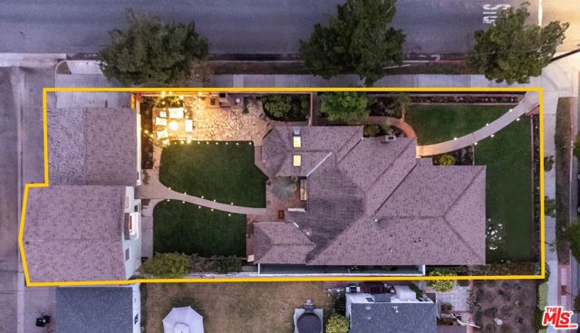 2029 Hill Street, Santa Monica CA: https://media.crmls.org/mediaz/342bd1fa-828a-470a-870c-ff2fa837000b.jpg