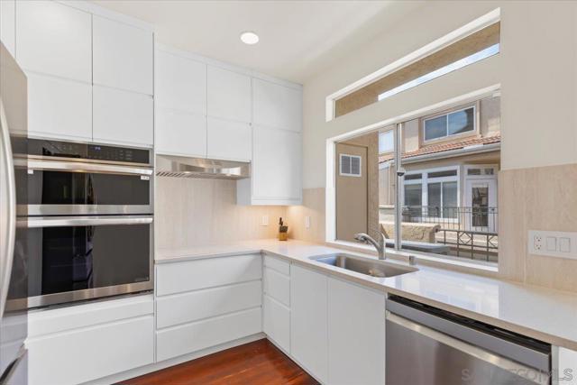 7250 Calabria Ct, San Diego CA: https://media.crmls.org/mediaz/342c003c-4fb5-4400-a90c-556ed84eeca6.jpg