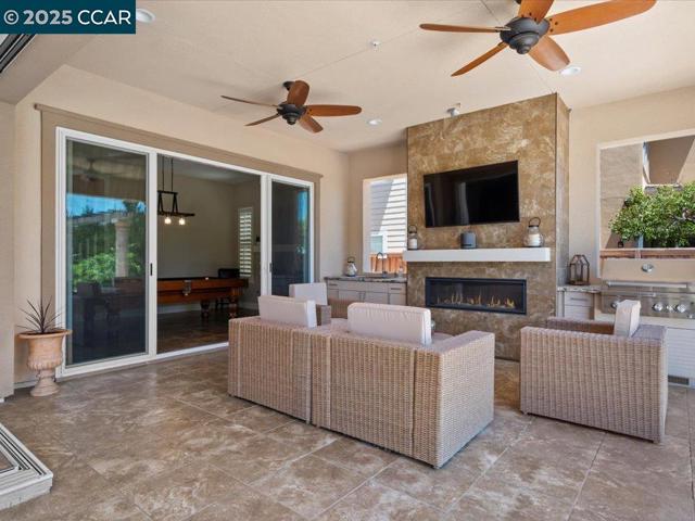 1927 Vintage Cir, Brentwood CA: https://media.crmls.org/mediaz/342c2700-d10a-429a-9bd1-6e9c04dd6619.jpg