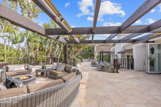 6972 Grasswood Avenue, Malibu CA: https://media.crmls.org/mediaz/342c8493-f836-4f88-ab15-a476e7378d90.jpg