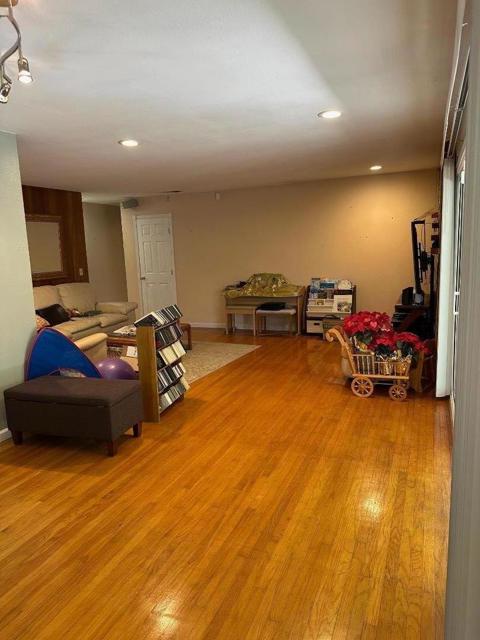 1014 W Homestead Road, Sunnyvale CA: https://media.crmls.org/mediaz/342d019e-3c05-43ee-b56b-fb689f8f9ebf.jpg