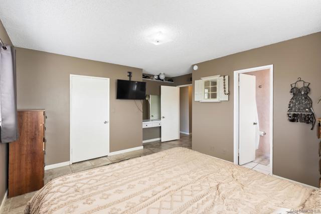 1007 Genie Ln, Cardiff by the Sea CA: https://media.crmls.org/mediaz/342df5ec-9cc6-4b5d-b346-2b7fe3ae3bcb.jpg