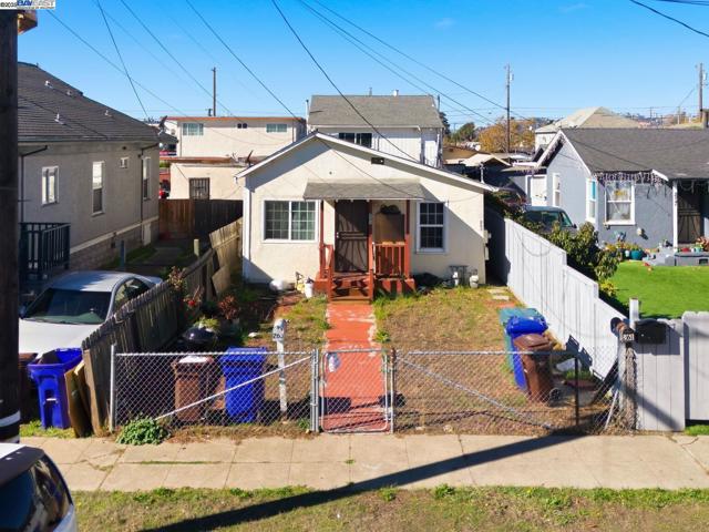 261 S 13th St, Richmond CA: https://media.crmls.org/mediaz/342e7044-03ee-4215-aefd-b621238a6158.jpg