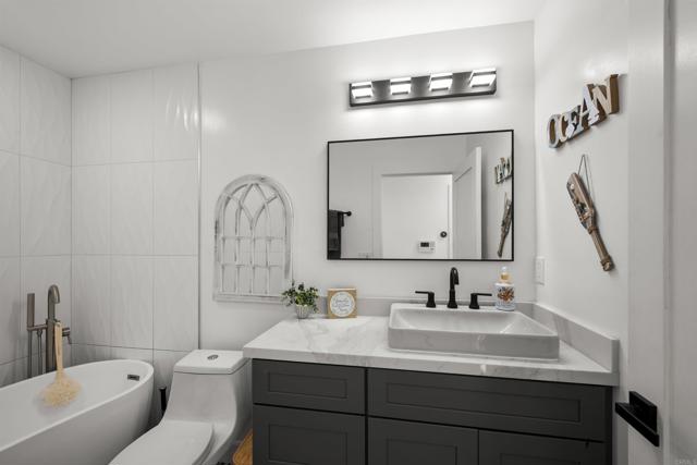 3120 Poe Street, San Diego CA: https://media.crmls.org/mediaz/342f275c-1092-4c09-bc5a-048344e5a11b.jpg