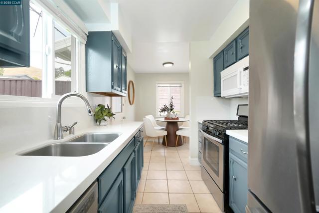 2951 Estates Ave, Pinole CA: https://media.crmls.org/mediaz/342f3918-218d-4e13-b4b4-1a65d638ba2d.jpg