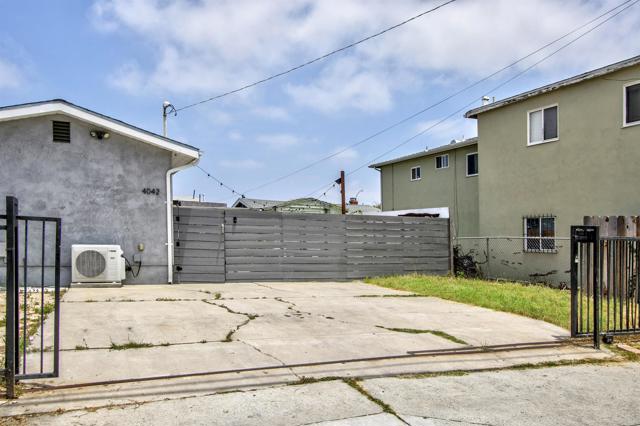 4040 42 35Th Street, San Diego CA: https://media.crmls.org/mediaz/342fc72e-3aae-4e61-abd7-0f6901d09f02.jpg