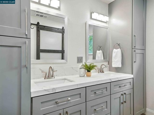 218 Jewel Ter, Danville CA: https://media.crmls.org/mediaz/34300505-2655-45ed-be04-061f38688d56.jpg
