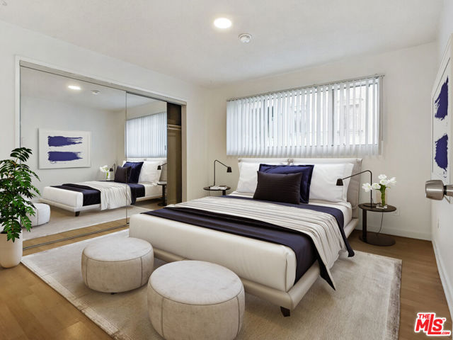 440 Raymond Avenue, Santa Monica CA: https://media.crmls.org/mediaz/343086fa-24fe-4f7a-adf4-a83681420d08.jpg