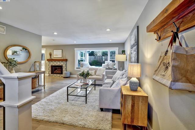 27 Serene Ct, Danville CA: https://media.crmls.org/mediaz/3430a40b-ed18-4dd7-ad0f-ae0bcb90c242.jpg