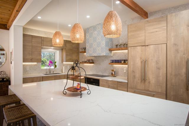 1047 Highland Dr, Del Mar CA: https://media.crmls.org/mediaz/343119aa-d146-4a70-ad00-a9dca31e47a8.jpg